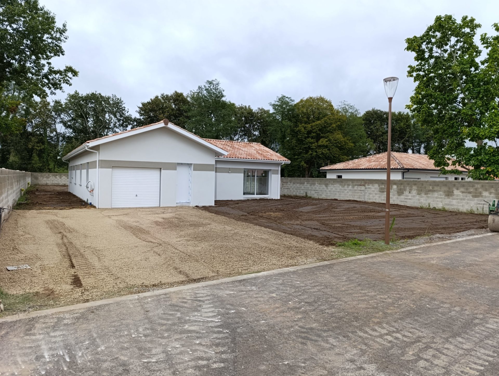 Nivellement de terrain : tout savoir avant vos travaux dans les Landes