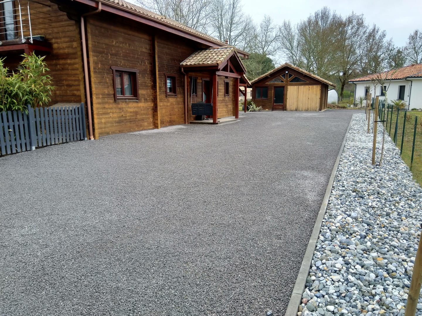 Création de cour gravillonnée pour particuliers dans les Landes